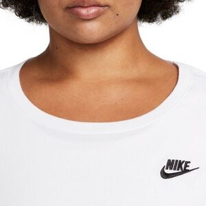 Nike Women's White Short Sleeve Tee